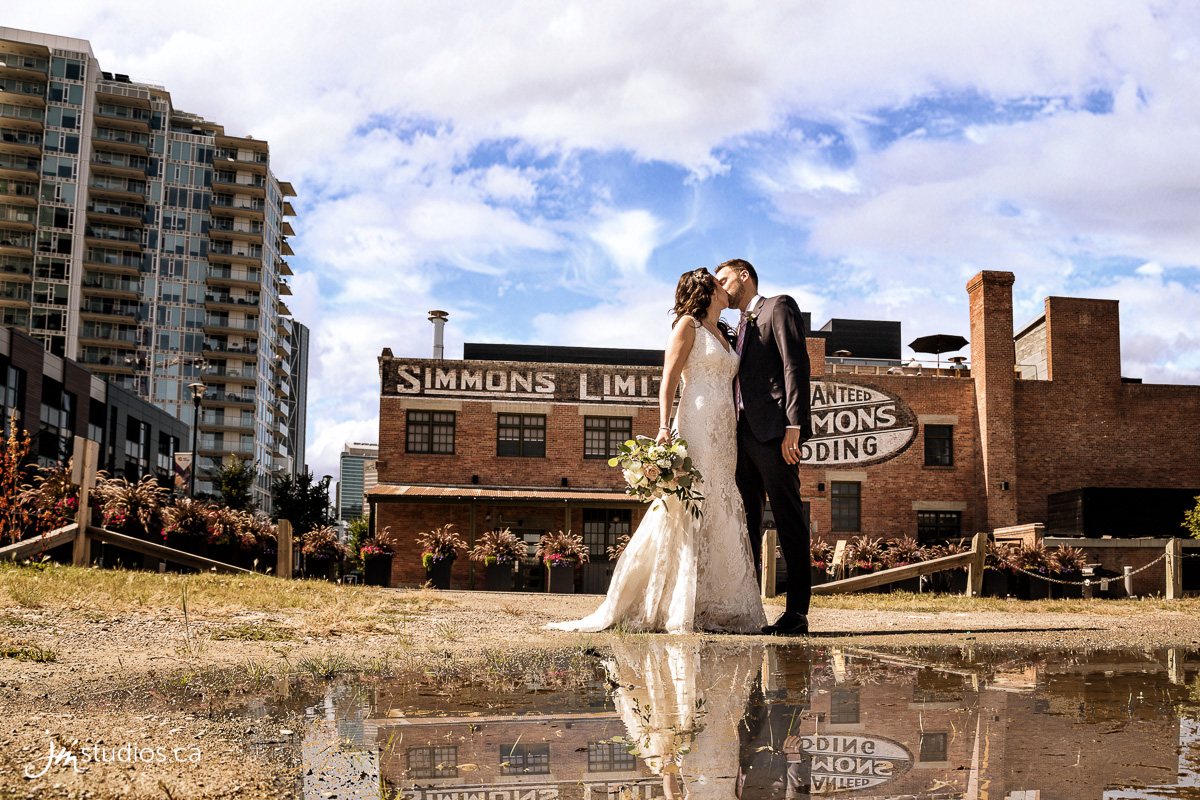 170826_00001-Calgary-Wedding-Photographers-Simmons-Building-JM_Photography