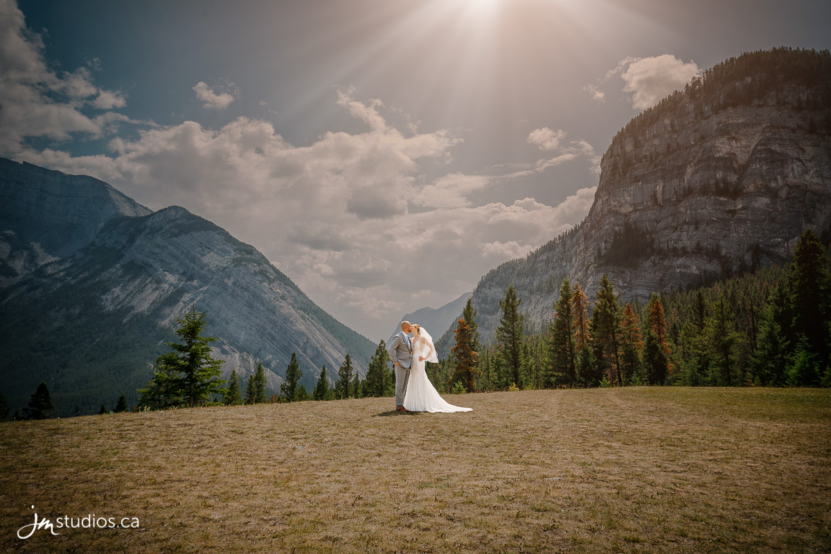 180728_0001-Banff-Wedding-Photographers-Moose-Hotel-and-Suites-JM_Photography