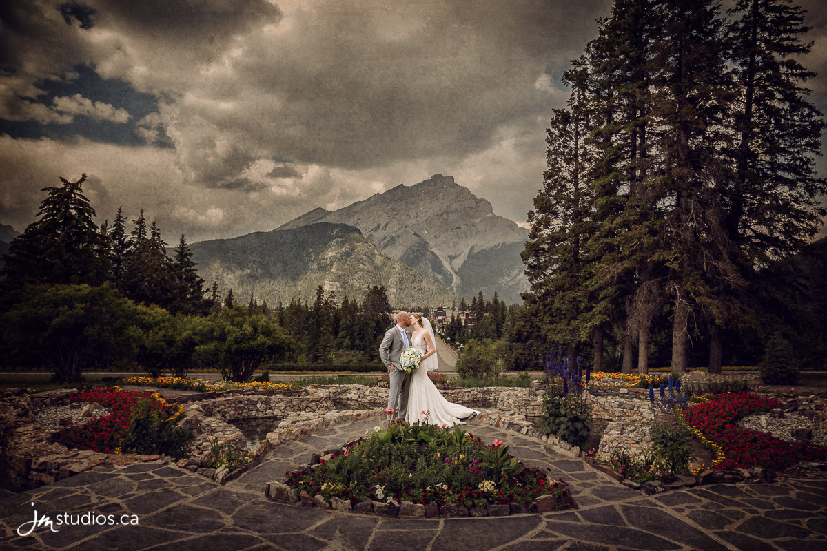 180728_6137-Banff-Wedding-Photographers-Moose-Hotel-and-Suites-JM_Photography