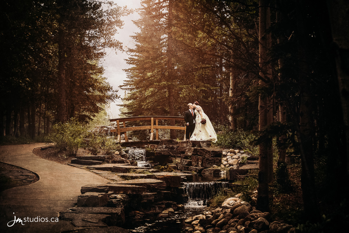 180818_5089-Rocky-Mountain-Wedding-Photographers-Kananaskis-Mountain-Lodge-JM_Photography